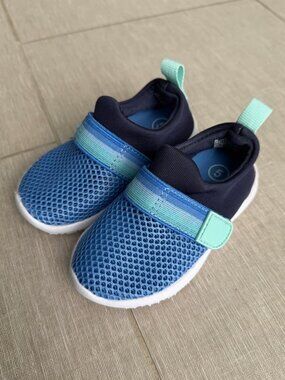 NWOT Baby/Toddler Water Shoes - size 5